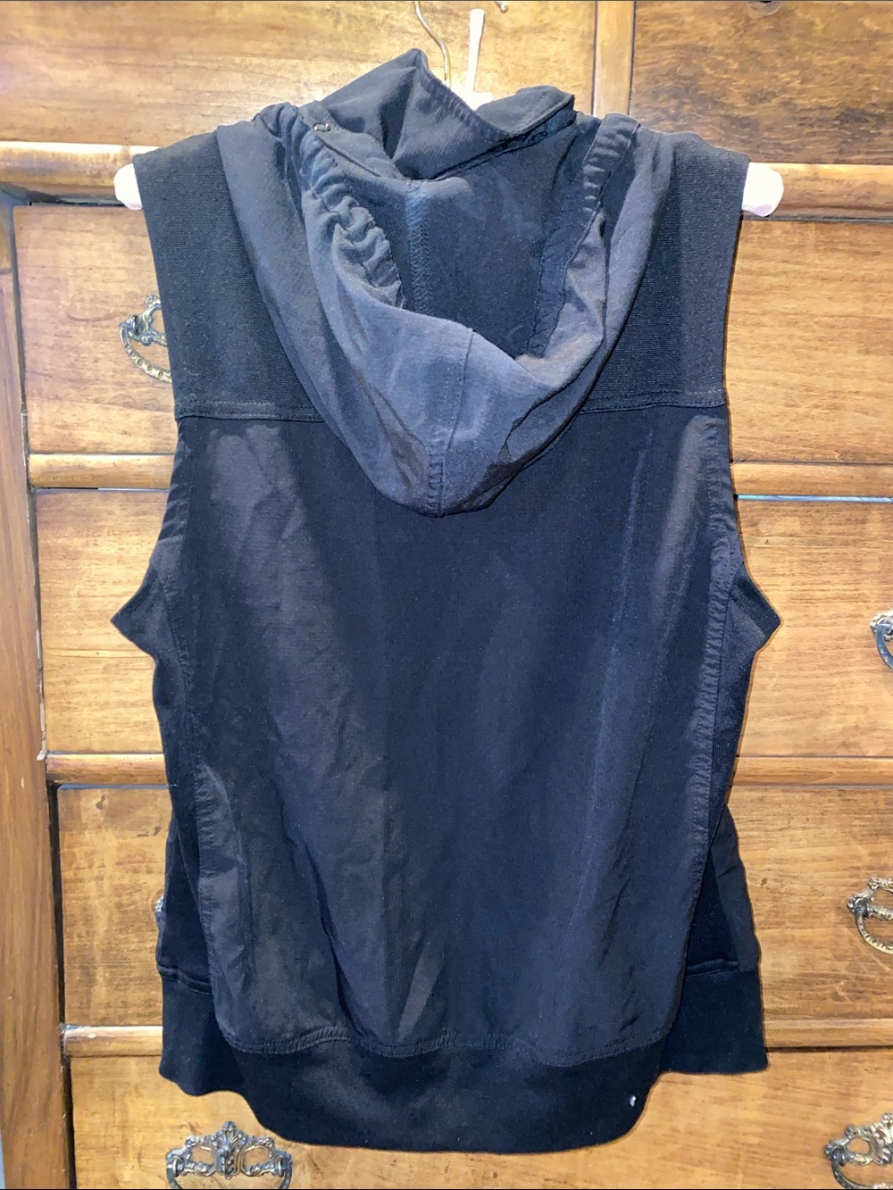 HeartSoul Black Scrub Sleeveless Removable Hooded Zip Vest with Pocket Details - Picture 2 of 3